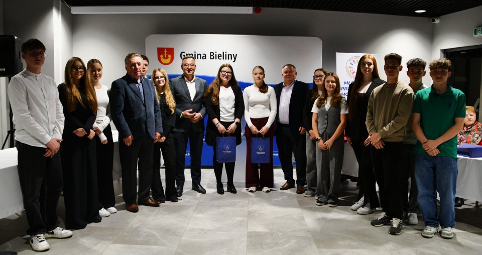 Młodzi radni zakończyli kadencję – dwa lata pełne pomysłów i zaangażowania. Odbyło się ostatnie posiedzenie Młodzieżowej Rady Gminy Bieliny kadencji 2023–2025